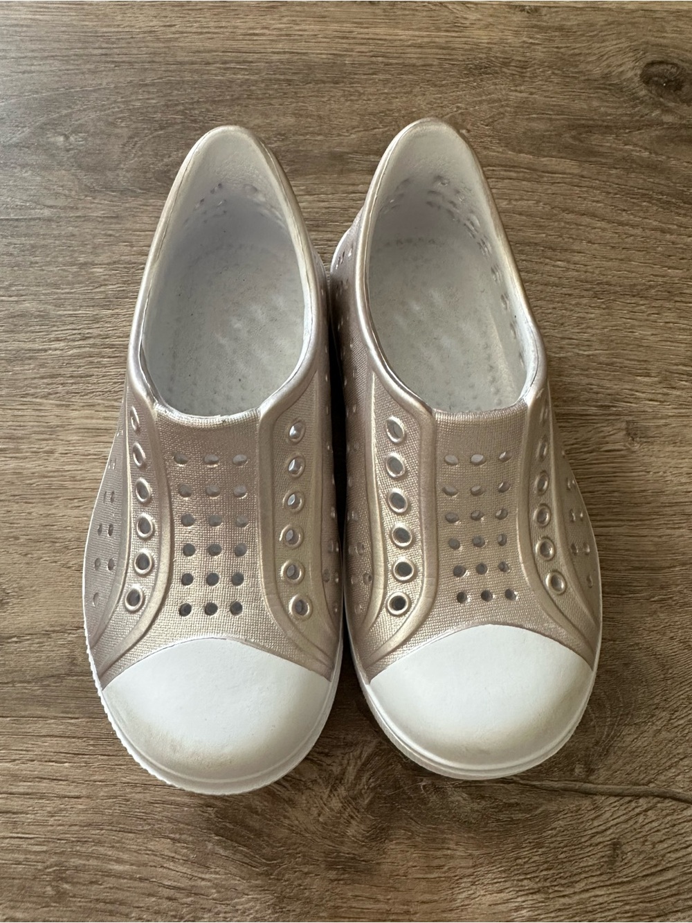 wonder nation Kids Slip-On Water Shoes in Metallic
